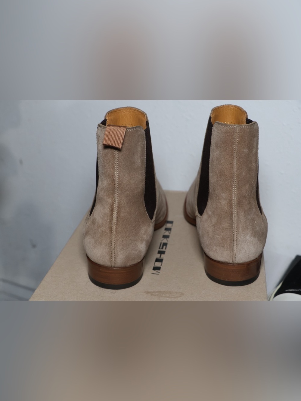 Saint Laurent Wyatt 30 Suede Chelsea Boots - Picture 4 of 9